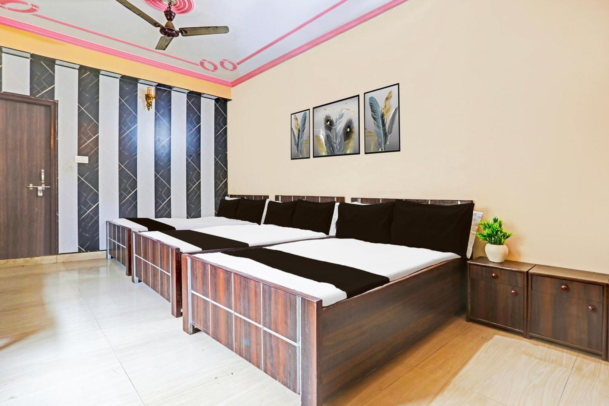 Hotel O Arvi Guest House Varanasi Exteriör bild