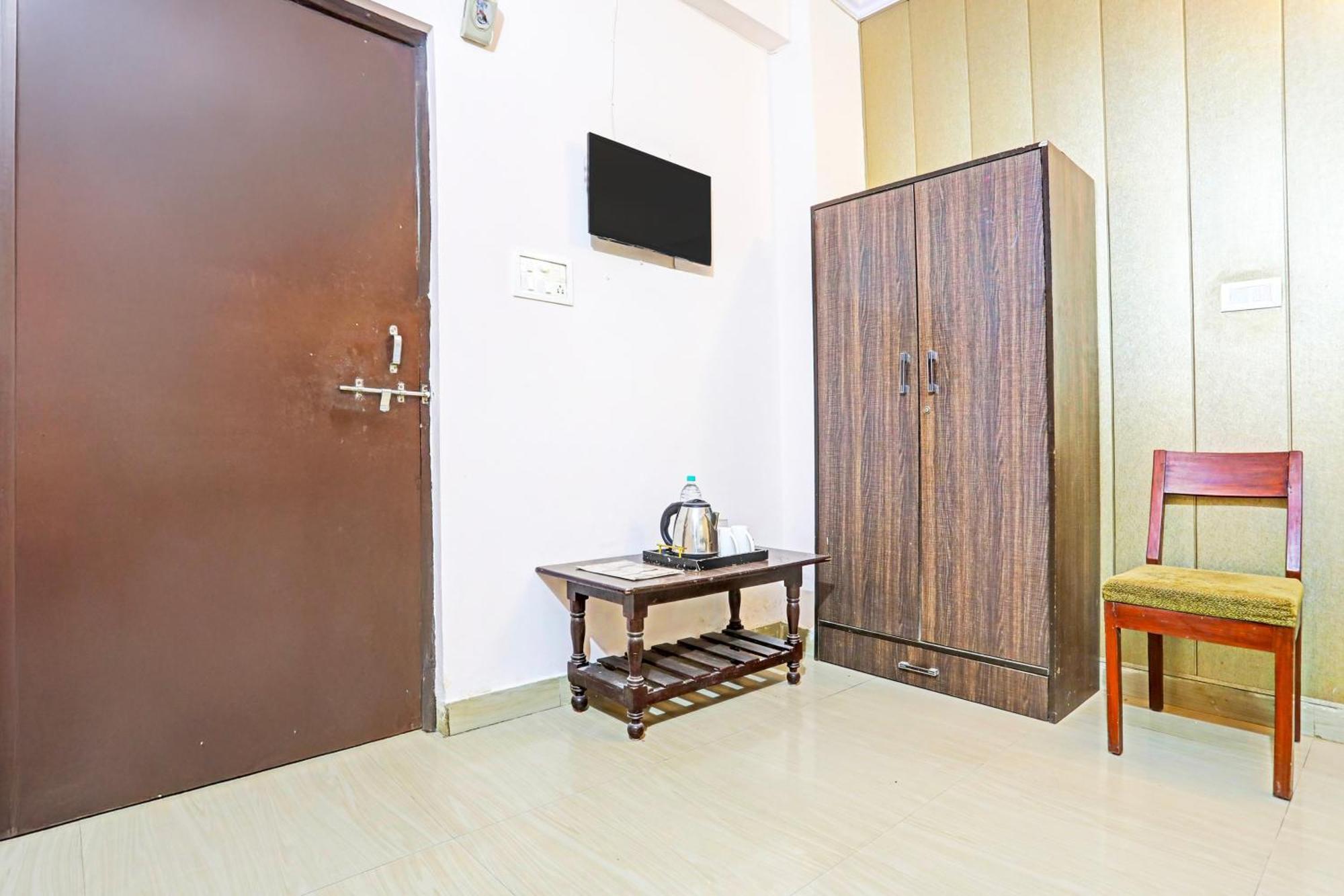 Hotel O Arvi Guest House Varanasi Exteriör bild