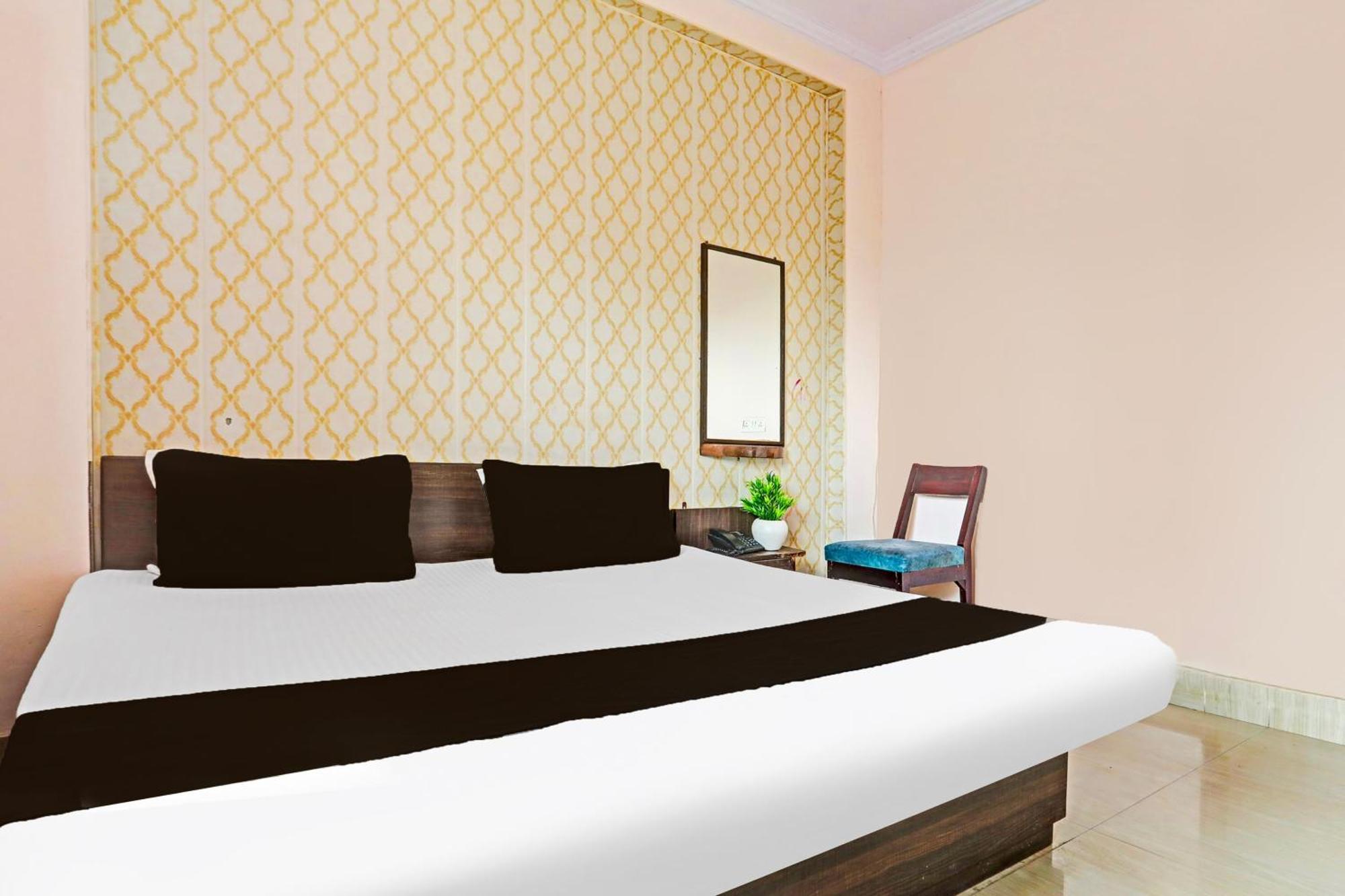 Hotel O Arvi Guest House Varanasi Exteriör bild