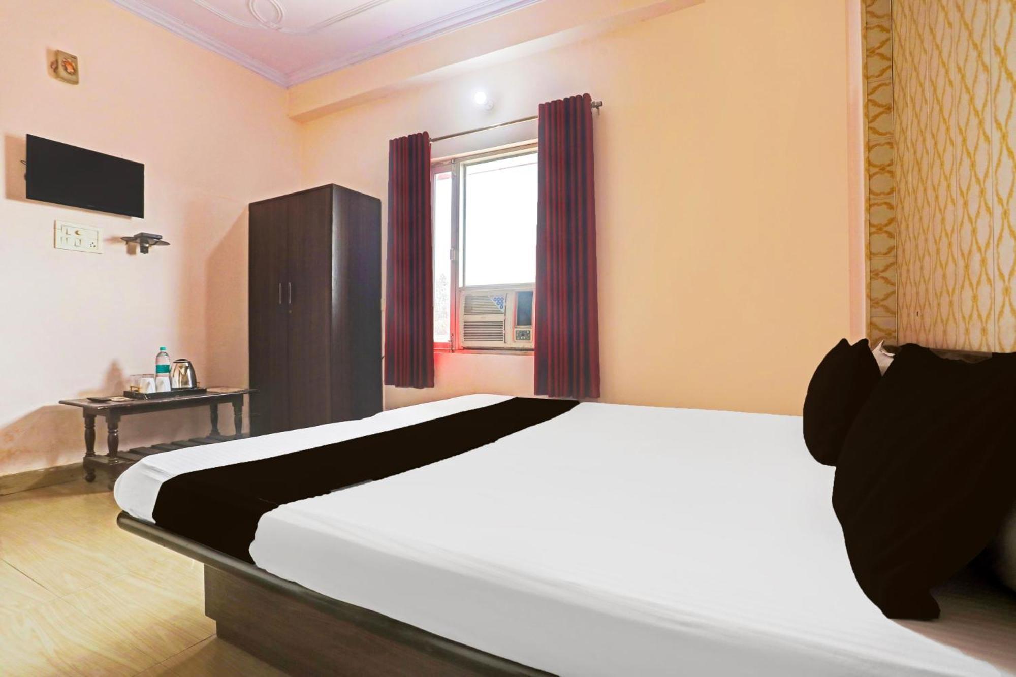 Hotel O Arvi Guest House Varanasi Exteriör bild