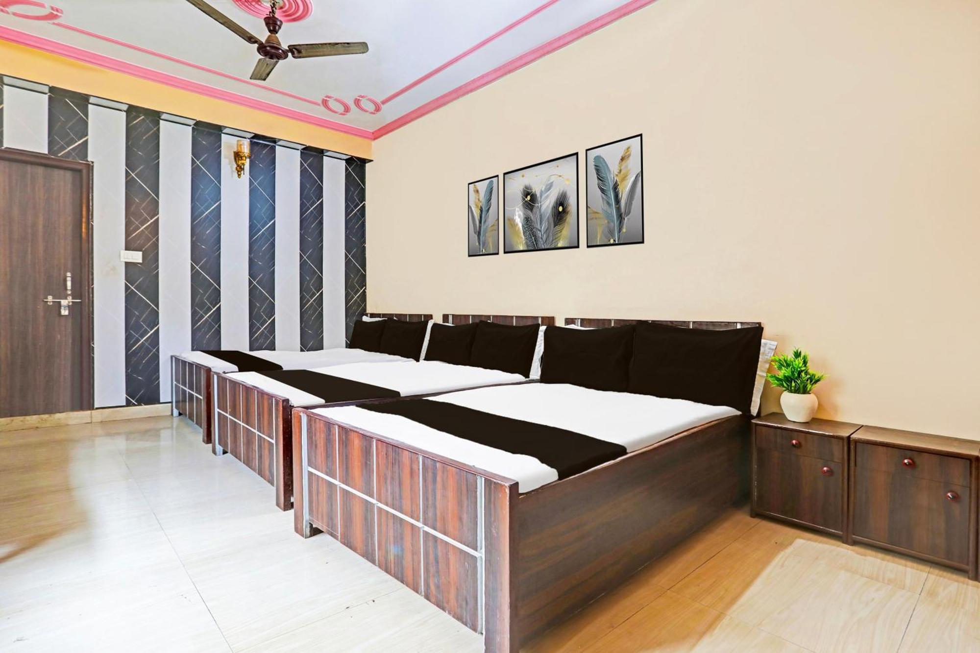 Hotel O Arvi Guest House Varanasi Exteriör bild