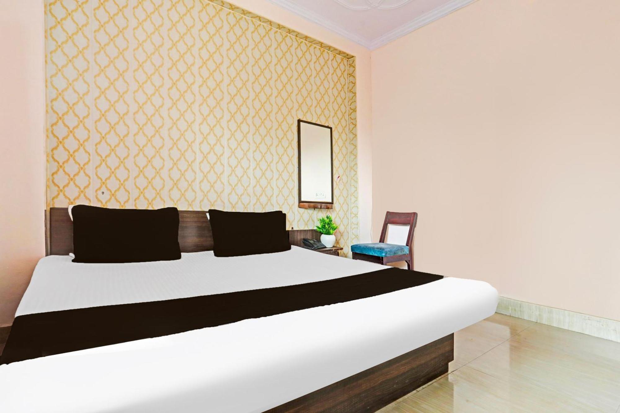 Hotel O Arvi Guest House Varanasi Exteriör bild