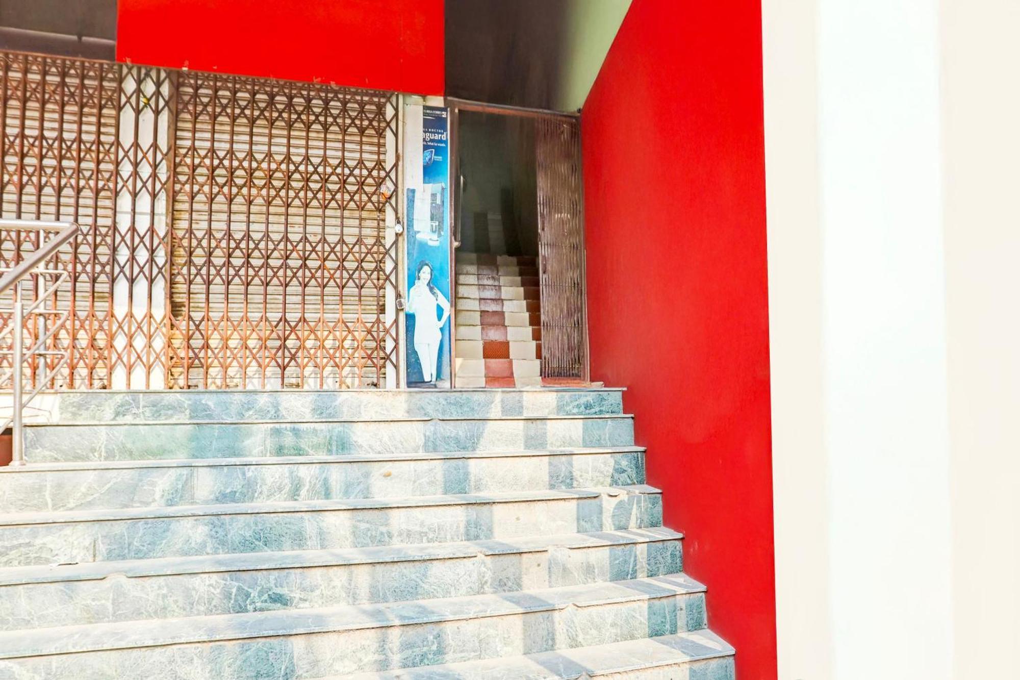 Hotel O Arvi Guest House Varanasi Exteriör bild