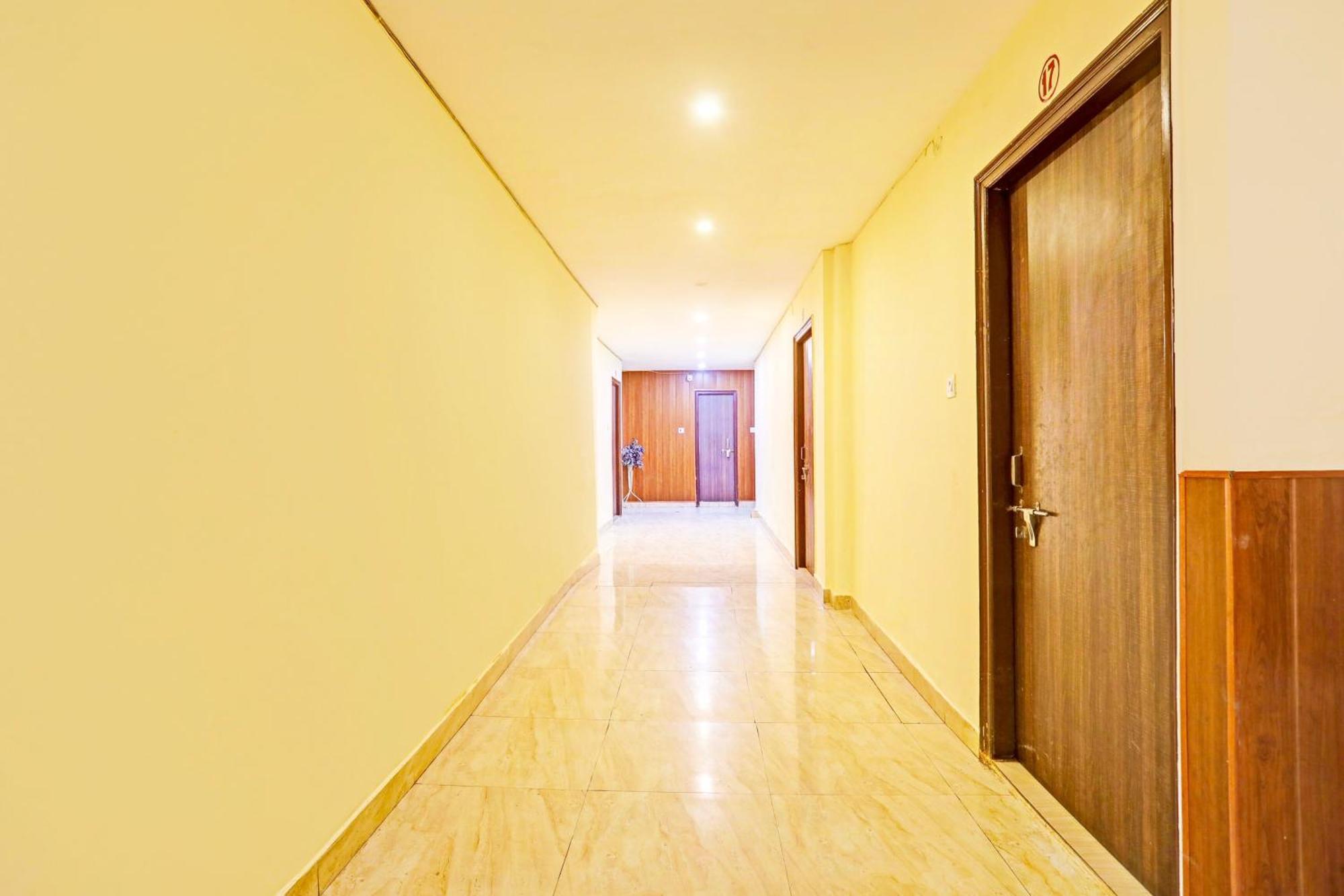 Hotel O Arvi Guest House Varanasi Exteriör bild