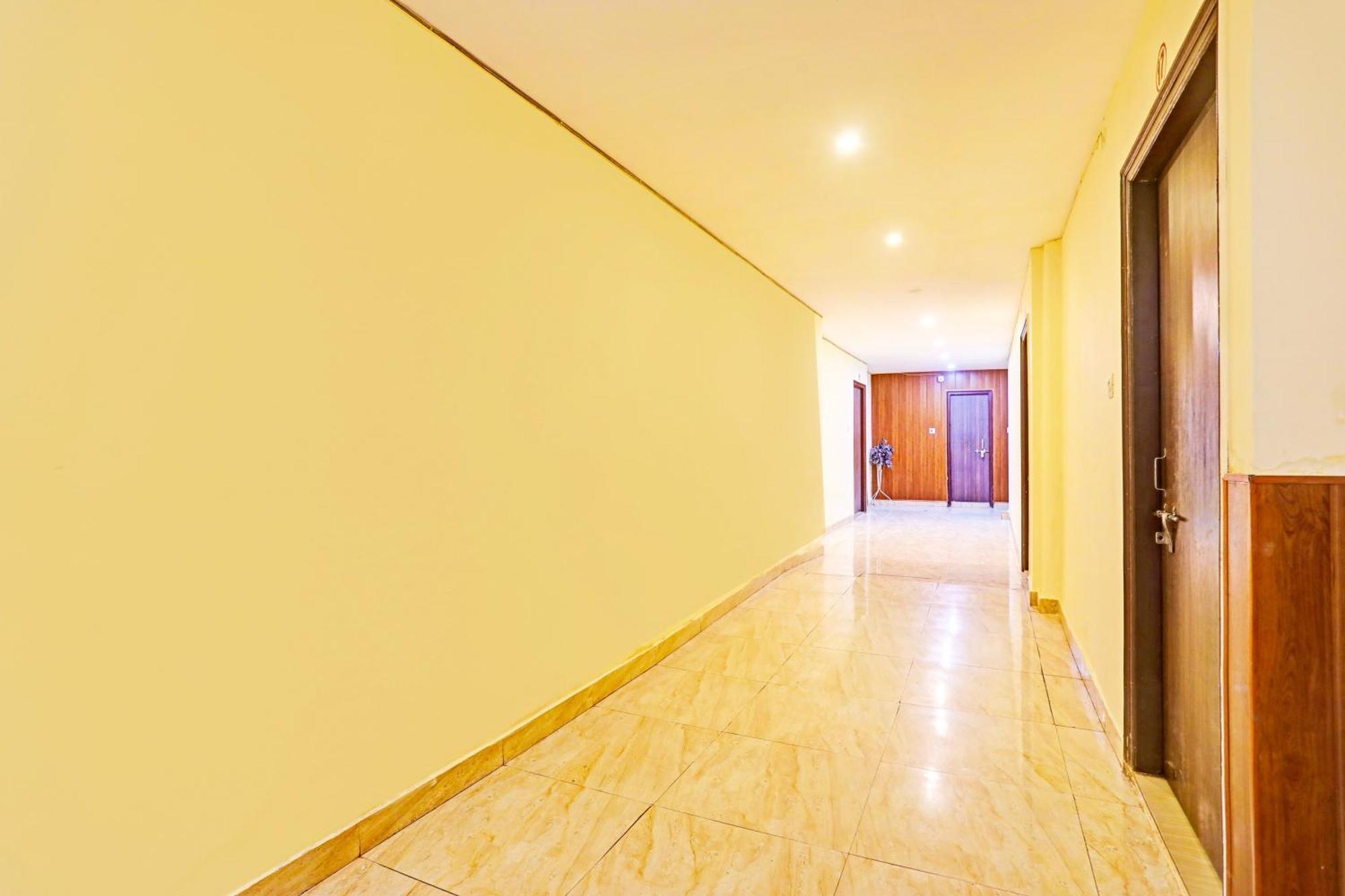 Hotel O Arvi Guest House Varanasi Exteriör bild